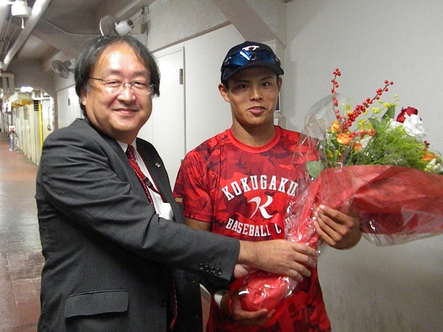 山﨑選手と東海林部長